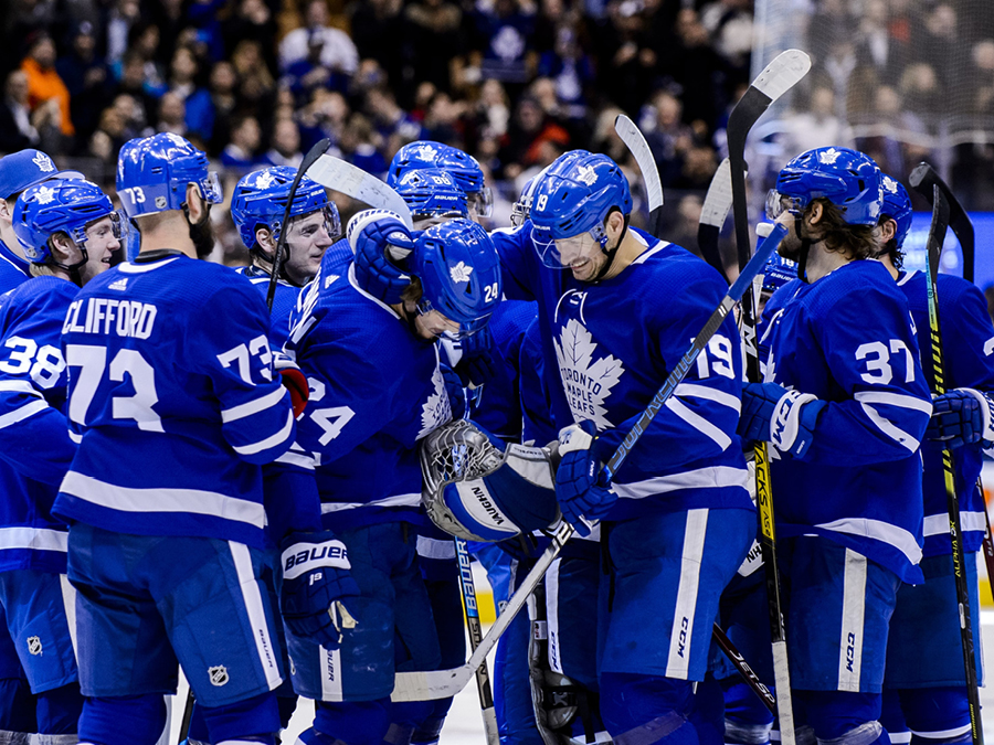 Read more about the article Score Big at Chuck’s Roadhouse Bar and Grill this Leafs Season!